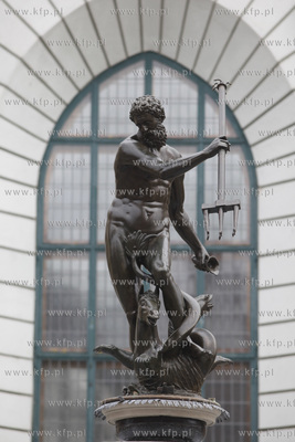 Gdansk. Dlugi Targ. Powrot posągu rzymskiego boga...