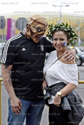 Gdansk Arena. Kibice wchodza na cwiecfinalowy mecz...