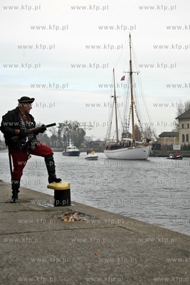 Wyremontowany zaglowiec STS General Zaruski z prezydentem...
