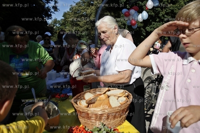 Plac De Gaulle'a w Gdansku Wrzeszczu. Piknik Rodziny...