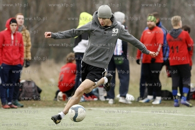 Gdansk Zaspa. Pilkarski turniej dzikich druzyn Do przerwy...