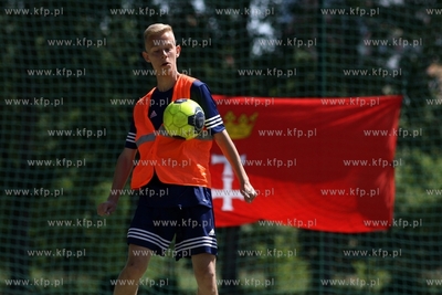 Gdansk Zaspa. Pilkarski turniej dzikich druzyn Do przerwy...