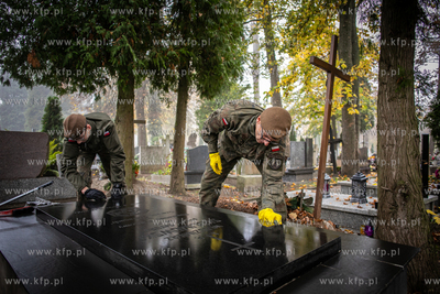 Przed dniem Wszystkich Świętych terytorialsi z 4WMBOT...