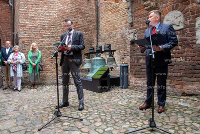 Zespół Przedbramia. Po 83 latach trzy dzwony kościelne,...