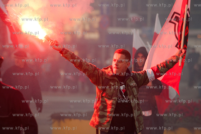 Warszawski "Marsz Niepodległosci" organizowany przez...