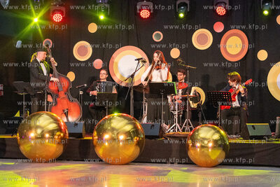 Port Lotniczy Gdańsk im. Lecha Wałęsy. Bal seniora...