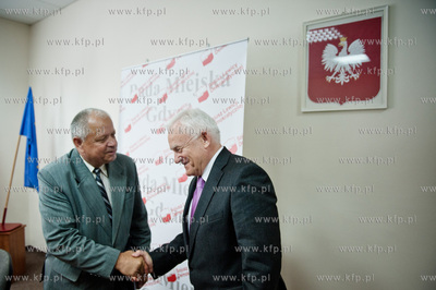 Gdynia. Biuro poselskie Leszka Millera. Wspolna konferencja...