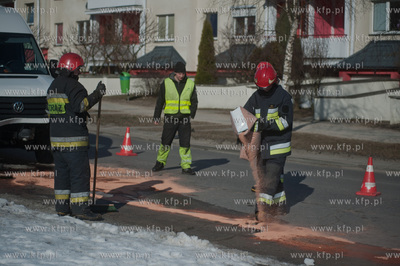 Gdansk. Ul. Piotrkowska. Zderzenie czolowe busa oraz...