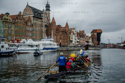 Gdansk. Wspolny przemarsz pod haslem Radoscia powitaj...