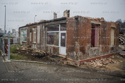 Gdansk. Rozbiorka budynkow znajdujacych sie przy skrzyzowaniu...