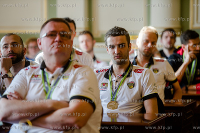 Gdansk. Sala Obrad Rady Miasta. Wizyta zespolu siatkarzy...