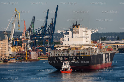 Najwiekszy kontenerowiec w historii portu MSC Charleston,...