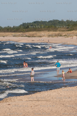 Gdansk. Letni wypoczynek na plazy miejskiej Stogi....