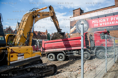 Gdansk. Wyspa Spichrzow. Uroczystosc wmurowania kamienia...