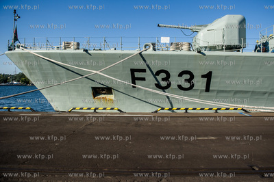 Gdynia. Nabrzeże Francuskie. Wizyta robocza fregaty...