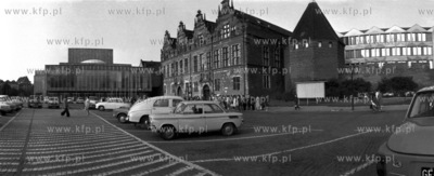 Gdansk parkinng na Targu Weglowym, w glebi baszta Slomiana,...