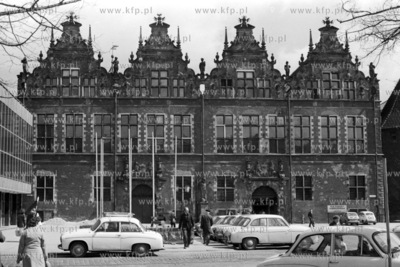 Parking przy Zbrojowni na Targu Weglowym w Gdańsku....
