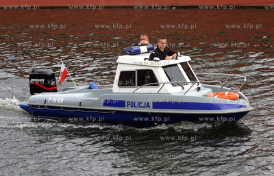 Wodny patrol policji i Strazy Miejskiej w Gdansku w...