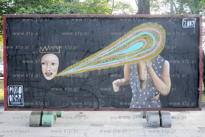 Lato zaczyna sie w Gdyni czyli Cudawianki. Nz. URBAN...