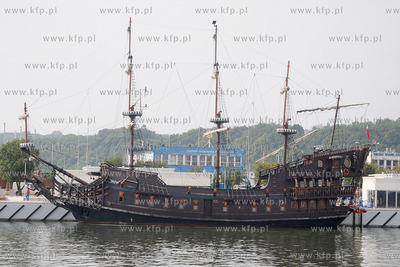 Gdynia. Przygotowania do Zlotu Zaglowcow The Tall Ships...