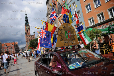 Gdansk. Dlugi Targ. Parada ucyestnikow 63 Miedzynarodowego...