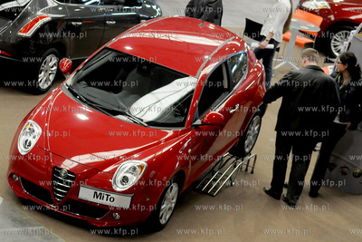 Trojmiejskie Targi Motoryzacyjne w hali wystawienniczej...