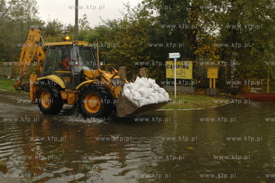Elblag. Silny polnocny wiatr i opady deszczu spowodowawy...