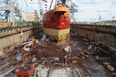 Stocznia Gdynia S.A. NA terenie zakladu dziala obecnie...