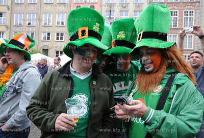 Gdansk. Kibice z Hiszpanii i Irlandii opanowali gdanska...
