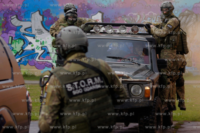 Gdansk. Gimnazjum nr 29 na Suchaninie. Pokazy Gdanskiej...