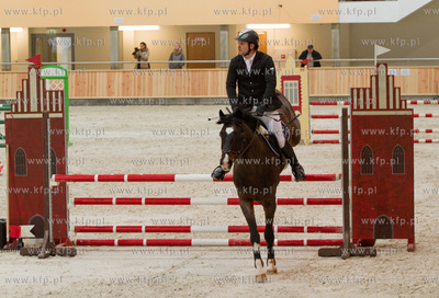 Pierwszy dzien Halowych Regionalnych Zawodow w Skokach...