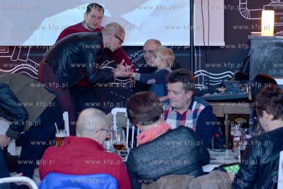 Kazdy kto mial kamere video - w tablecie, telefonie,...