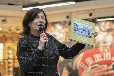 Gdańsk. C.H. Manhattan. Promocja albumu Fot. Kosycarz....