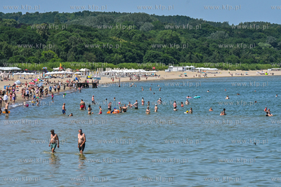 Sopot. Plaża. Czerwona flaga sygnalizująca zakaz...