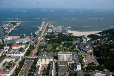 Gdynia w przeddzien Zlotu Zaglowcow 28.06.2009 fot....