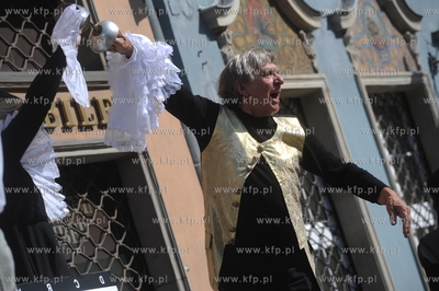 Happening pt "Aktorzy Przyjechali" z okazji wmurowania...