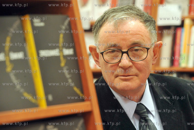 Spotkanie autorskie z profesorem Wiktorem Osiatynskim...