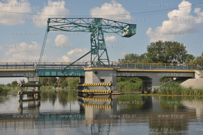 Wisla Krolewiecka. Most zwodzony w Sztutowie na szlaku...
