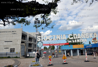 Plac Solidarnosci w Gdansku. Historycznej bramie nr...