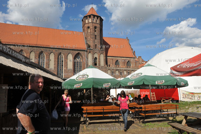 Gdansk. Jarmark Swietego Dominika. Stosika gastronomiczne...