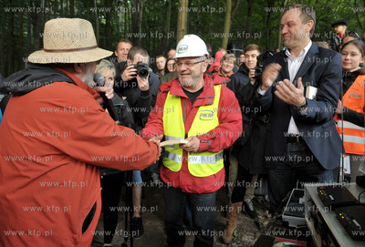 Wyburzanie Mostku Weisera Dawidka na gdanskiej Strzyzy....