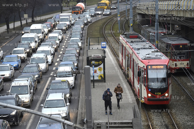 Gdańsk. Węzeł Okopowa. Korek samochodowy na  ul....