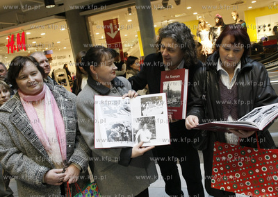 Gdansk. Centrum handlowe Manhattan. Premiera i promocja...