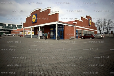 Sklep Lidl przy ul Grunwaldzkiej w Gdańsku Wrzeszczu.
26.02.2012
fot....