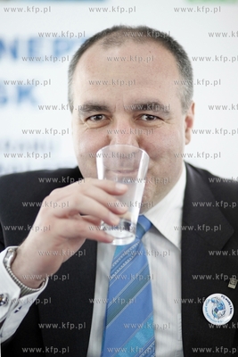 Gdansk. Ujecie wody Czarny Dwor. Konferencja prasowa...