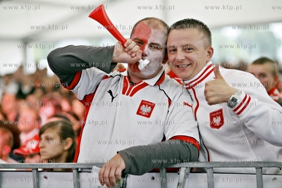 Sopot. Fan Camp Carlsberg. Kibice ogladaja mecz mistrzostw...