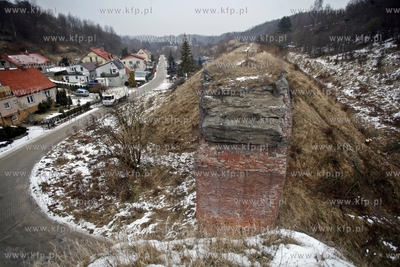 Gdansk. Wycinka drzew na trasie budowanej Kolei Metropolitalnej...