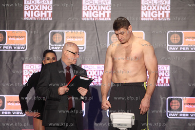 Sopot. Ergo Arena. Wazenie zawodnikow przed gala boksu...