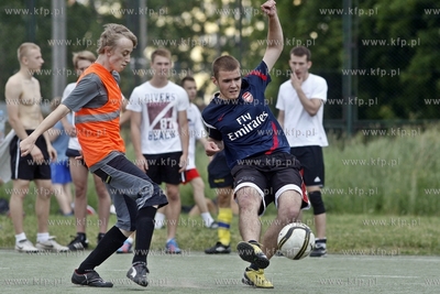 Gdansk Zaspa. Pilkarski turniej dzikich druzyn Do przerwy...