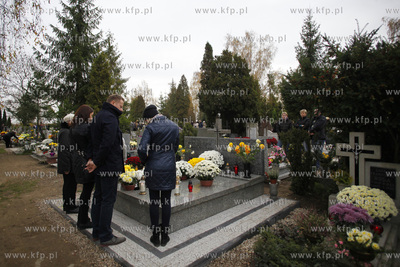 Cmentarz komunalny przy ul. Spokojnej w Pruszczu Gdanskim.
01.11.2013
fot....